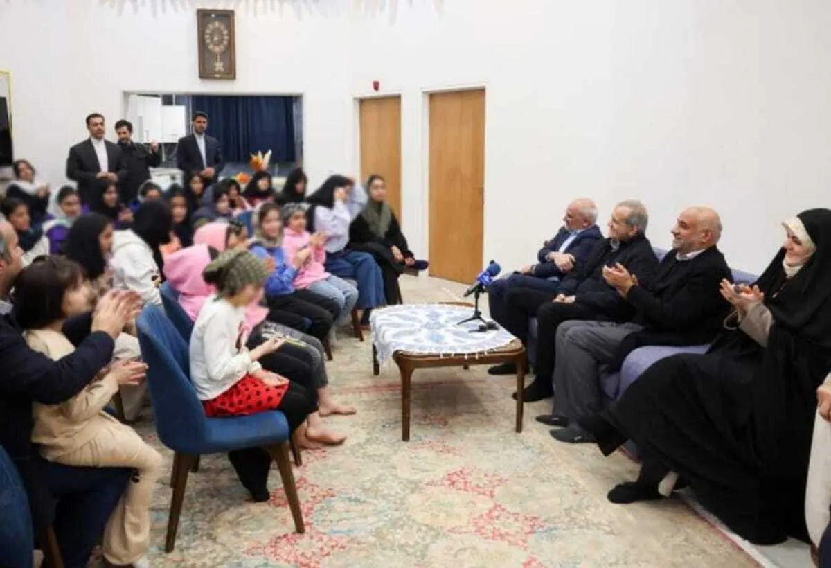 بازدید رئیس‌جمهور از مرکز شبه خانوادۀ «خانۀ دختران ایران» / پزشکیان: برای اشتغال و مسکن فرزندانِ در شُرُف استقلال دغدغه داریم