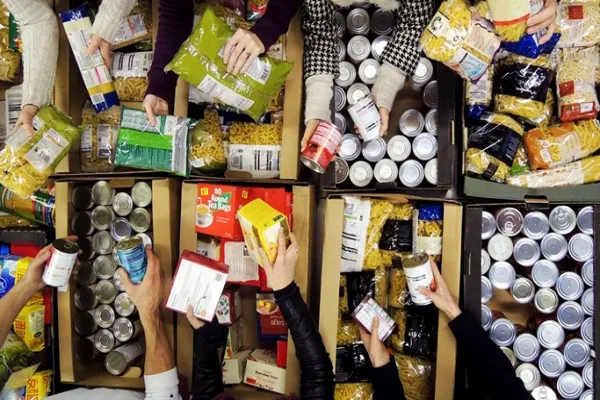 «بازگردانید»؛ کمپین داوطلبان انگلیسی‌ برای جمع‌آوری کمک‌های غذایی و حفظ محیط زیست