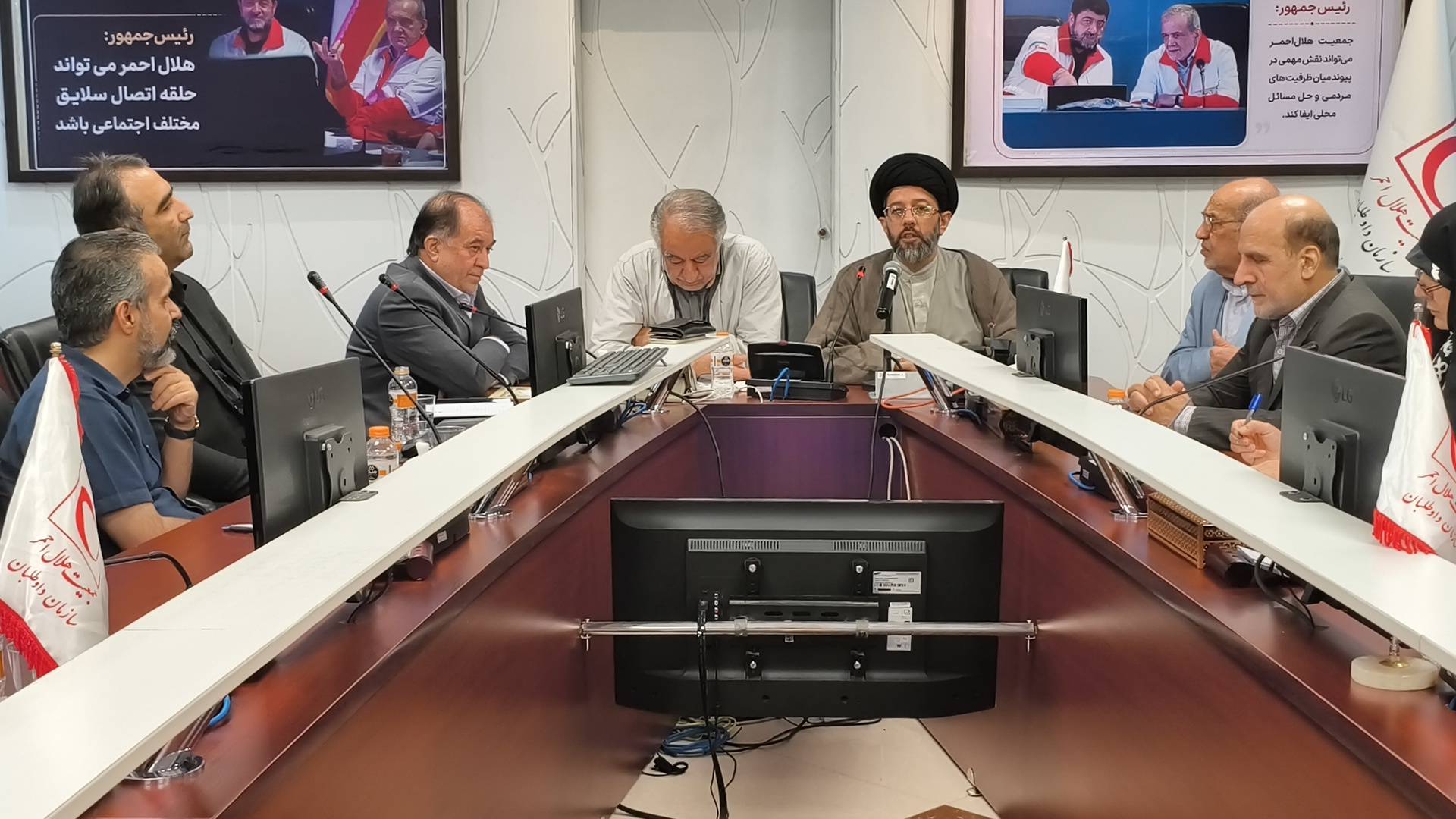 جلسه مشترک مجمع خیرین و سازمان داوطلبان هلال احمر برگزار شد / تصمیمهای کلیدی؛ از نذر تخصص تا جمعآوری داروهای مازاد جلسه مشترک مجمع خیرین و سازمان داوطلبان هلال احمر برگزار شد / تصمیمهای کلیدی؛ از نذر تخصص تا جمعآوری داروهای مازاد