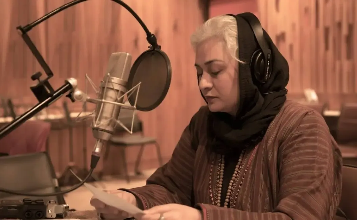 پریوش نظریه فیلم سینمایی «نفس عمیق» ساختهٔ پرویز شهبازی را برای نابینایان توضیح‌دار کرد.
