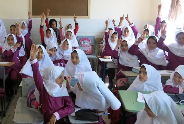 دانش‌آموزان یزدی، یک مادر را از زندان آزاد کردند