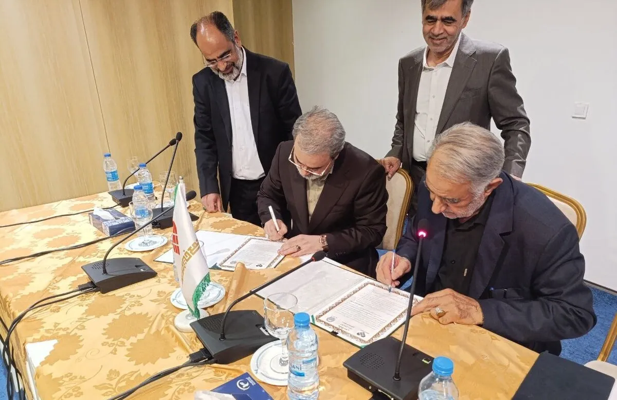تفاهم‌نامۀ همکاری میان مجمع خیرین کشور و آستان قدس رضوی به امضا رسید