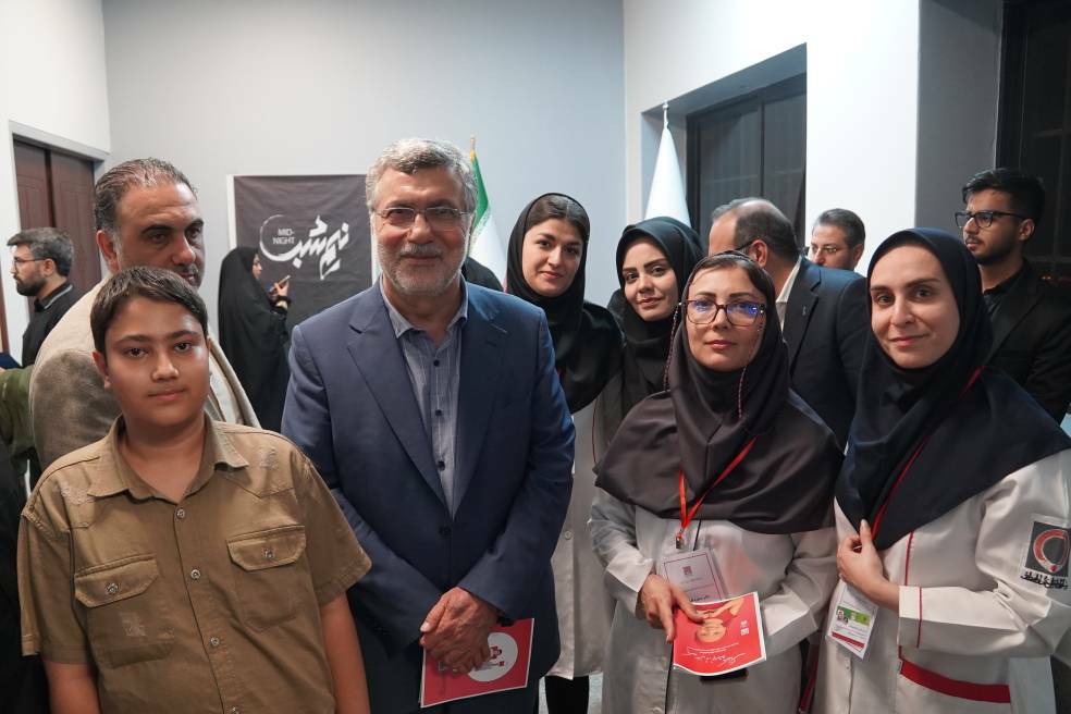 جذب داوطلبان اهدای سلولهای بنیادی در حاشیه اکران فیلم «نیم شب» با حضور رئیسجمهور جذب داوطلبان اهدای سلولهای بنیادی در حاشیه اکران فیلم «نیم شب» با حضور رئیسجمهور