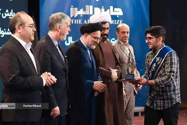 دانش‌آموزان منتخب شصت‌ودومین «جایزۀ البرز» تجلیل شدند/نقش مهم وقف در پیشرفت اسلام و ایران