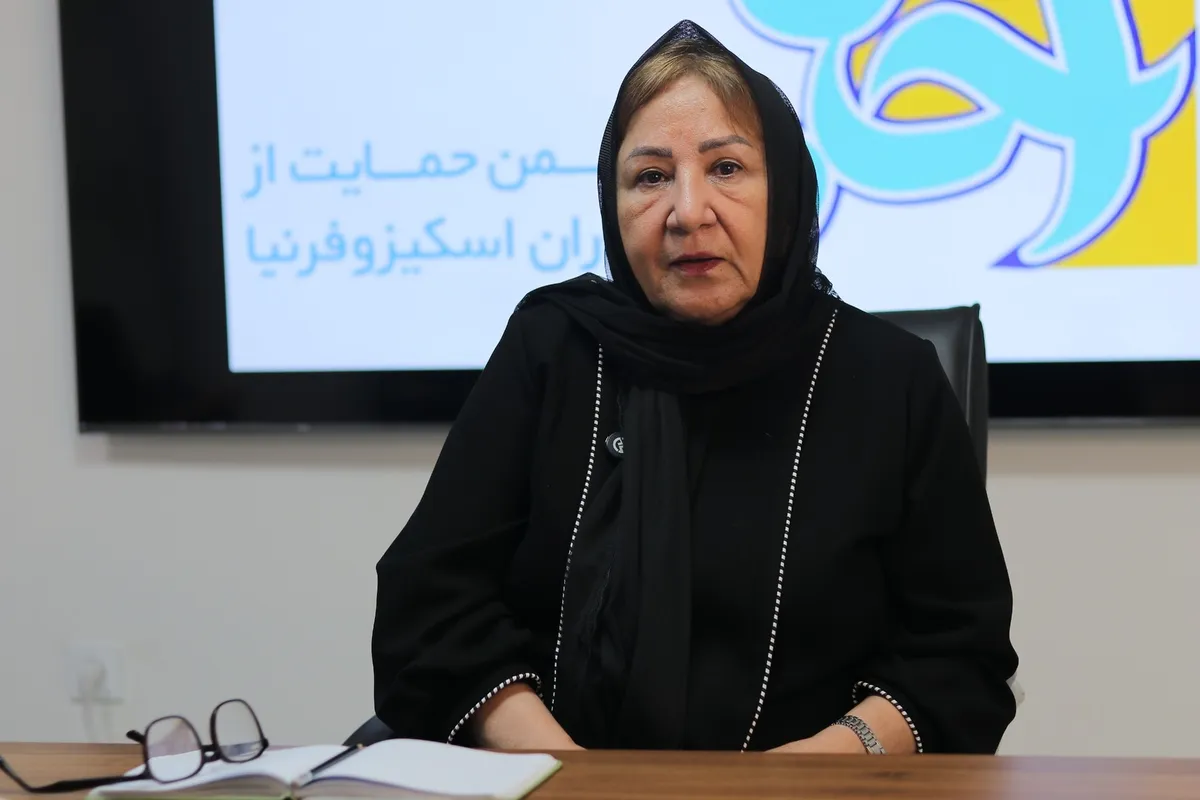 باید یاد بگیریم با بیماران مبتلا به اسکیزوفرنی چگونه رفتار کنیم، آن‌ها هم شهروندان همین جامعه هستند/ قوانین مربوط به بیماران اسکیزوفرنی بازنگری شود