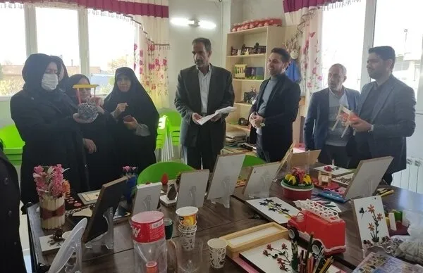 وقتی معلولان ذهنی با کاردرمانی و هنر، آرامش می‌یابند