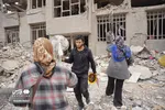 در جریان جنگ رمضان که کشورمان ایران مورد تهاجم نظامی قرار گرفت و متأسفانه بسیاری از منازل مسکونی و غیرنظامی نیز آسیب دید، برخی از گروه‌های جهادی با روحیه‌ای سرشار از ایمان و انگیزه به میدان آمدند و به هم‌وطنان خود در آواربرداری یاری رساندند. 