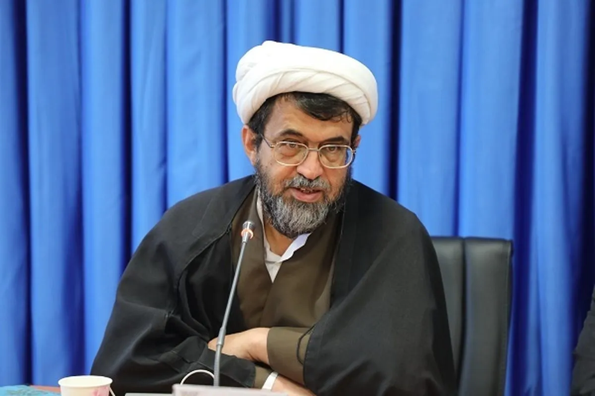 آیین اربعین نمایان‌گر انسانیت است /  مداخلات نهاد‌های رسمی دینی در پیاده‌روی اربعین سازنده نیست