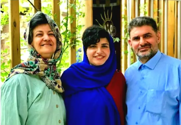 نیوشا امیری: زبان مادری‌ام، دست‌های مادرم بود