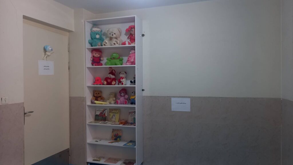 عروسکهای مهربانی در اتاق کودکان بیمار زریندشت عروسکهای مهربانی در اتاق کودکان بیمار زریندشت