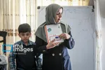 تداوم آموزش با فداکاری و همدلی