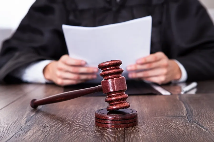 نحوۀ مواجهه دادگاه با یک خیریۀ متخلف در ایالت کالیفرنیای آمریکا