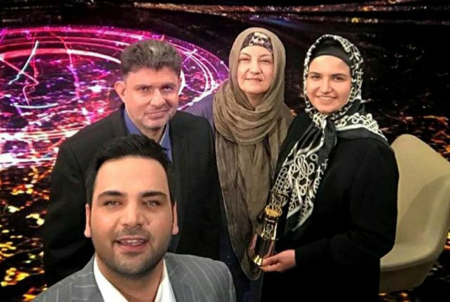 نیوشا امیری: زبان مادریام، دستهای مامان بود نیوشا امیری: زبان مادریام، دستهای مامان بود