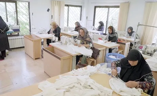 توانمندسازی و آموزش مهارت‌های زندگی به زنان سرپرست‌ خانوار در «مانیز»