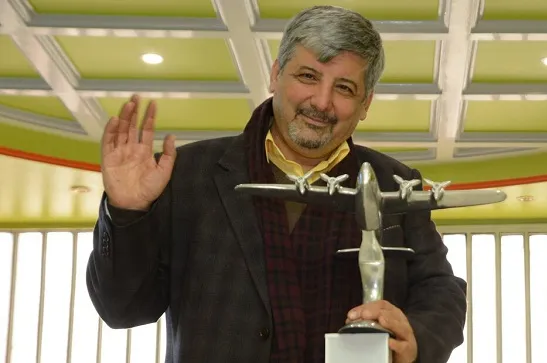 آشنایی با خلبانی که در آسمانِ نیکوکاری هم پرواز می‌کند