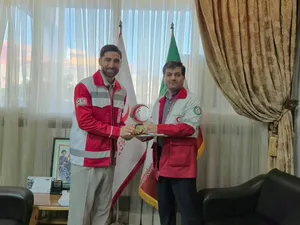 علیرضا جهانبخش، به جمع امدادگران داوطلب هلال احمر پیوست