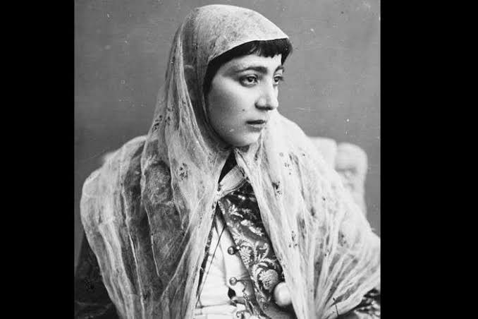 در تاریکخانه قاجار چه کسی از زنان عکس میگرفت؟ در تاریکخانه قاجار چه کسی از زنان عکس میگرفت؟