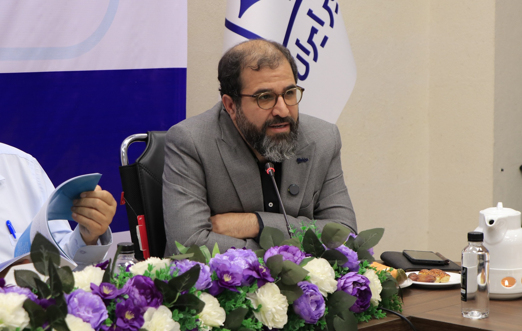 نشست هماندیشی دربارۀ فعالیت خیریهها در جنگ و بحران برگزار شد / رونمایی از گزارش فعالیت خیریهها در جنگ تحمیلی چهلروزه نشست هماندیشی دربارۀ فعالیت خیریهها در جنگ و بحران برگزار شد / رونمایی از گزارش فعالیت خیریهها در جنگ تحمیلی چهلروزه