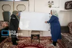 تداوم آموزش با فداکاری و همدلی