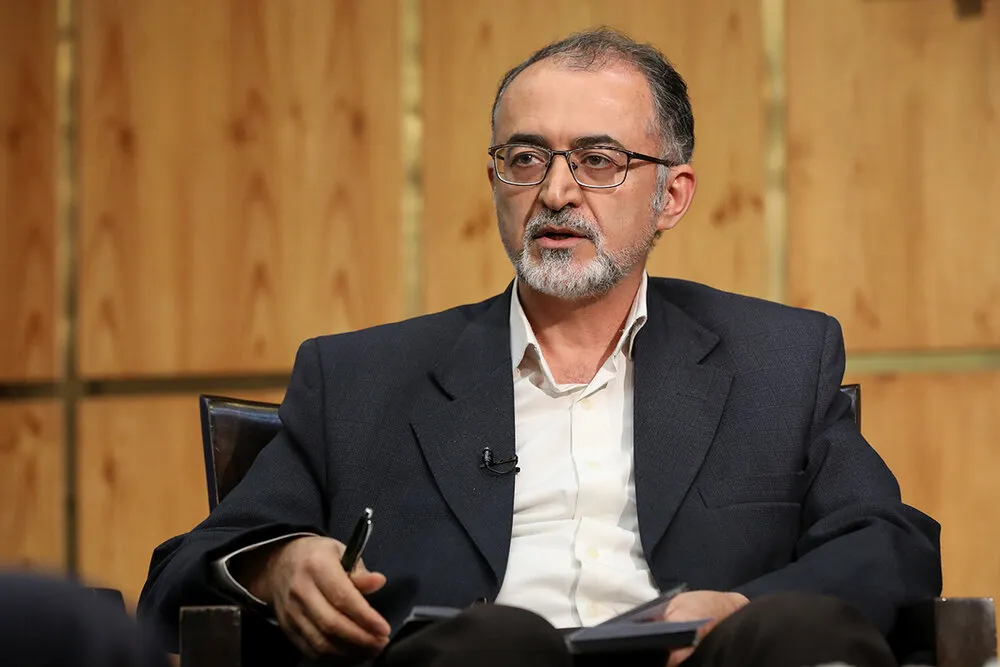 شهردار «مِتز» فرانسه برای درک نیازهای معلولان، شهر را با ویلچر و چشمان بسته طی کرده بود