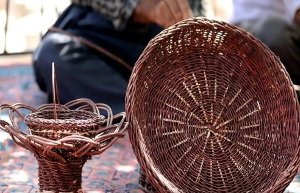 احیای ارغوان‌بافی استان کردستان با همت یک کارآفرین