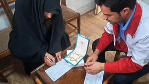 گردنبندی که از چند زوج گره‌گشایی کرده بود، این‌بار به هلال احمر رسید