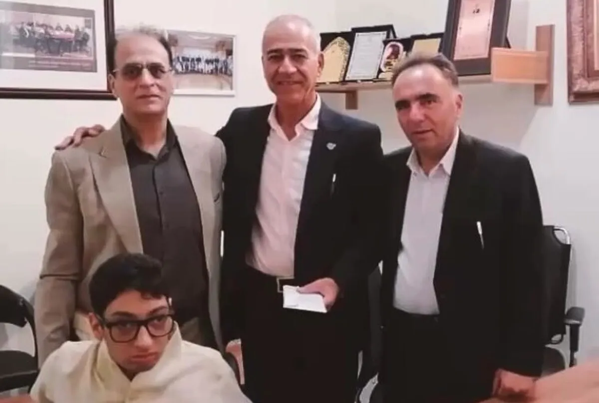 کمک ۲۴۰ میلیون تومانی کودک دارای معلولیت کرمانی به بیماران مبتلا به سرطان