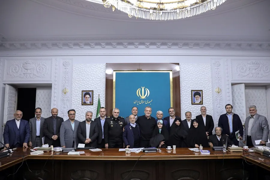 نشست رئیس‌جمهور با جمعی از فعالان خیریه و محرومیت‌زدایی برگزار شد
