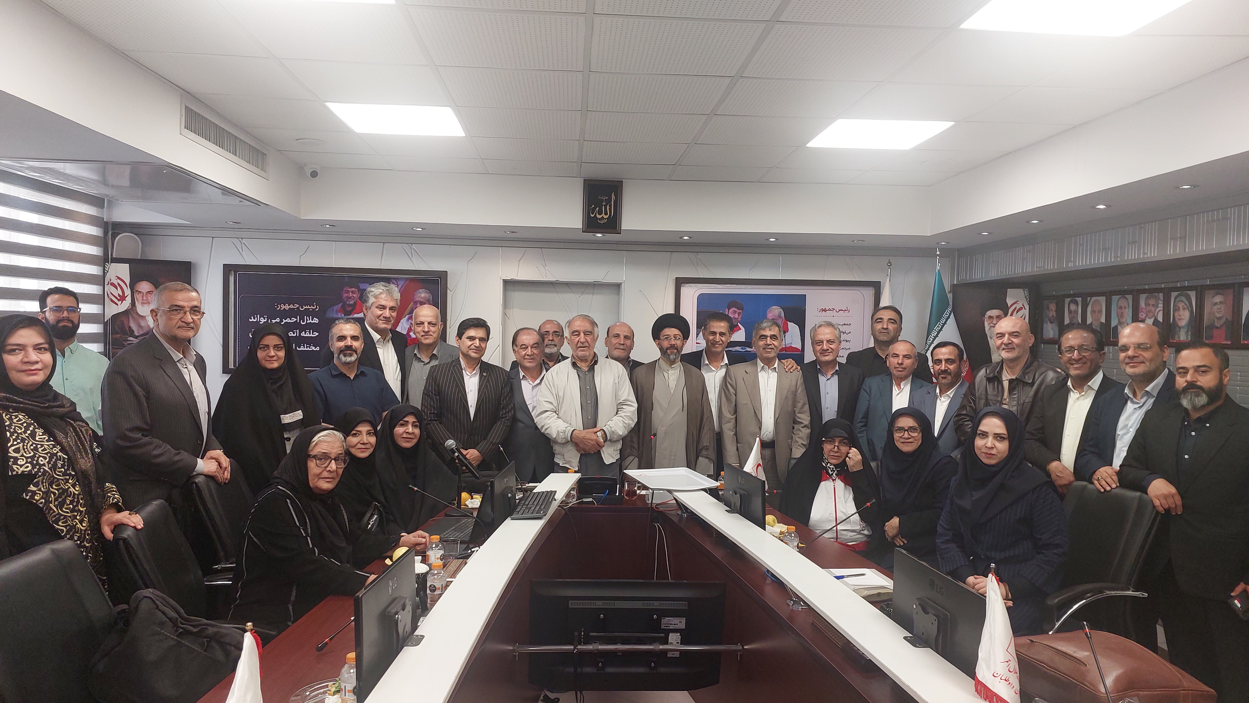 جلسه مشترک مجمع خیرین و سازمان داوطلبان هلال احمر برگزار شد / تصمیمهای کلیدی؛ از نذر تخصص تا جمعآوری داروهای مازاد جلسه مشترک مجمع خیرین و سازمان داوطلبان هلال احمر برگزار شد / تصمیمهای کلیدی؛ از نذر تخصص تا جمعآوری داروهای مازاد