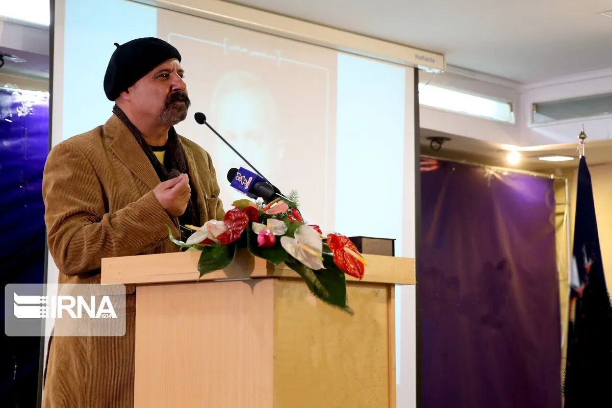 سهیل محمودی با سرایش چند رباعی، وطن را ستود