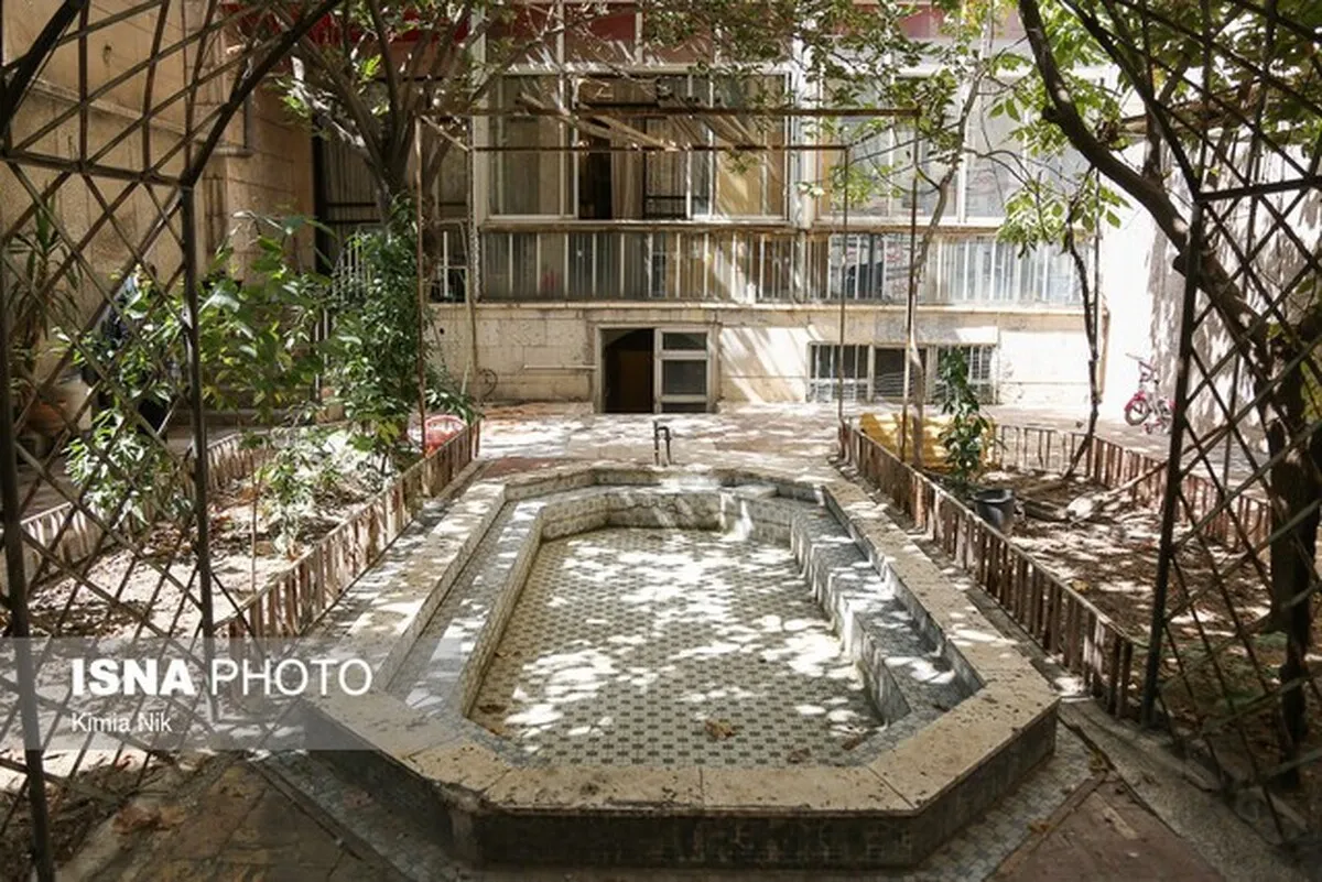 چراغ خانۀ فروغ، روشن می‌شود